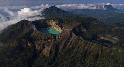 Visiter Moni et le volcan Kelimutu (1 640m)